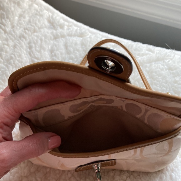 Coach vintage wristlet - Picture 3 of 6